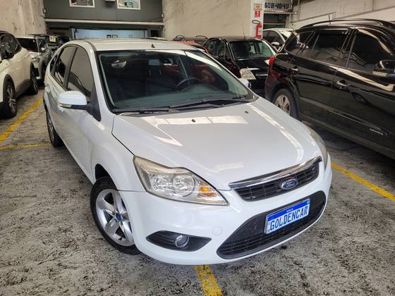 FORD FOCUS 2.0 TITANIUM HATCH 16V FLEX 4P AUTOMÁTICO FORD FOCUS 2.0 TITANIUM HATCH 16V FLEX 4P AUTOMÁTICO